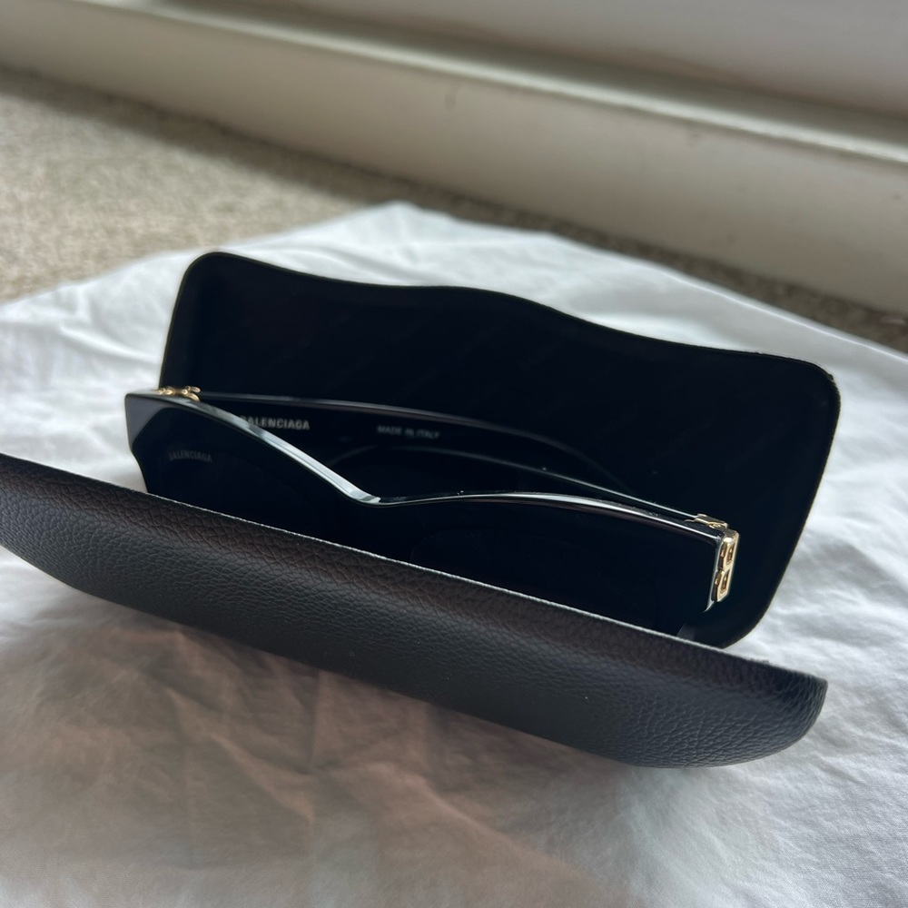 Balenciaga new sunglasses 🕶️ - Picture 7 of 10